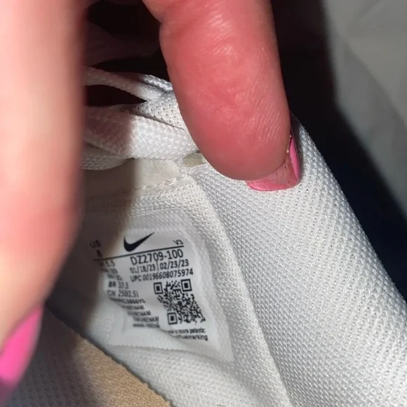 Like new Nike Air Force 1 Low United in Victory White - Picture 15 of 16